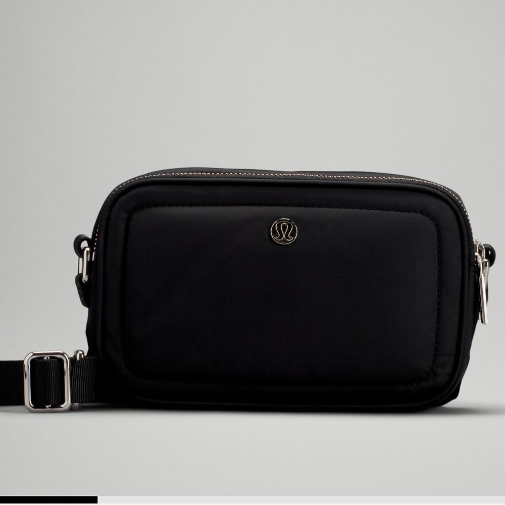 Lululemon Crossbody Camera Bag 2L Black